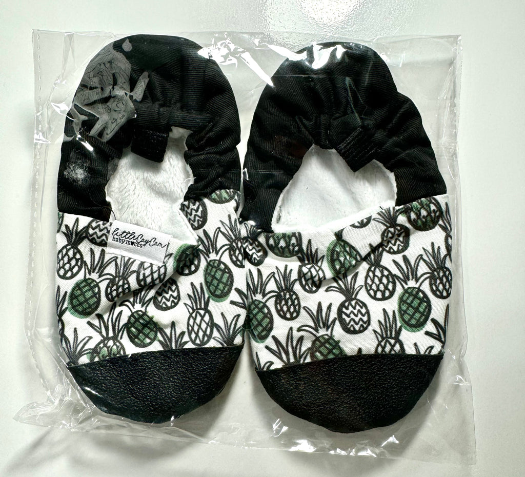 GREEN PINEAPPLE MOCCS